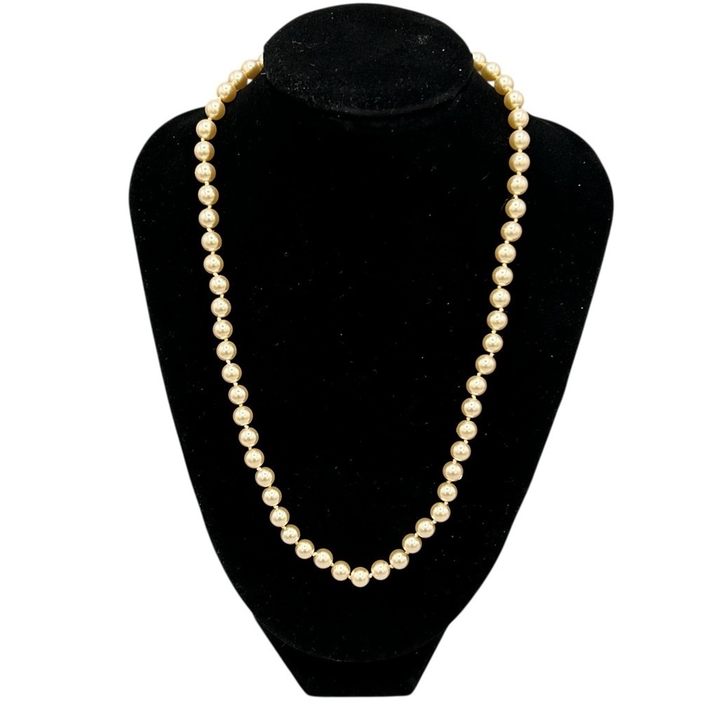 Vintage Tommy Hilfiger Pearl Necklace Flag Charm